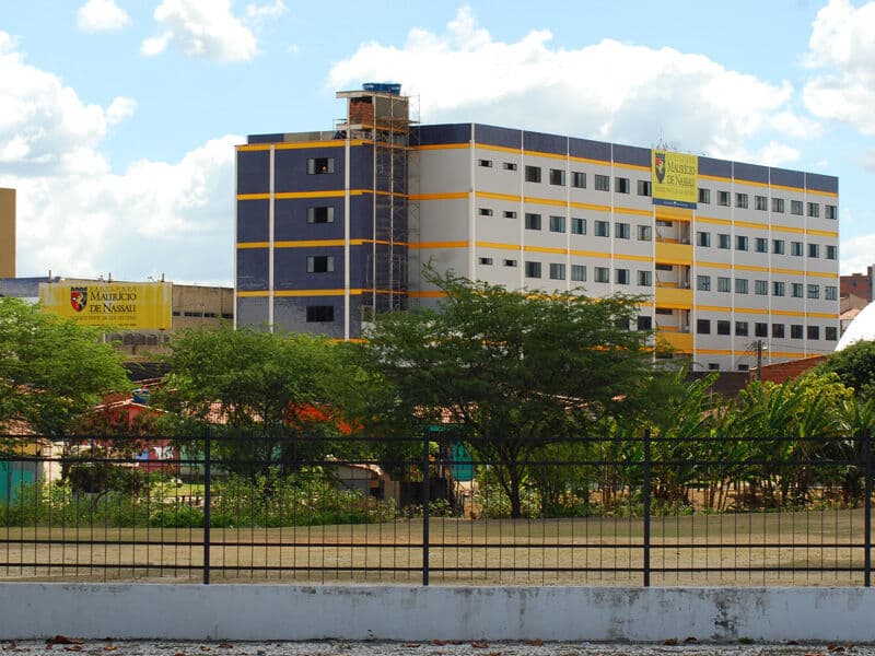 Inscrições para professor de universidade particular terminam nesta terça