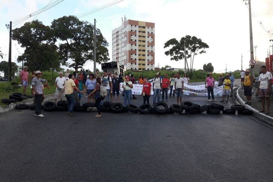 Manifestantes interditam principais corredores de João Pessoa
