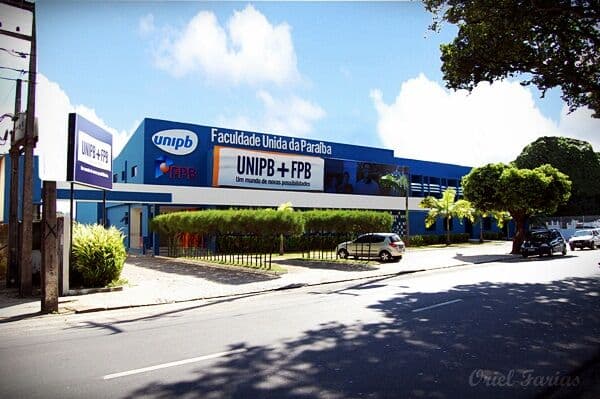 Demissão de professores da FPB repercute entre estudantes no Twitter