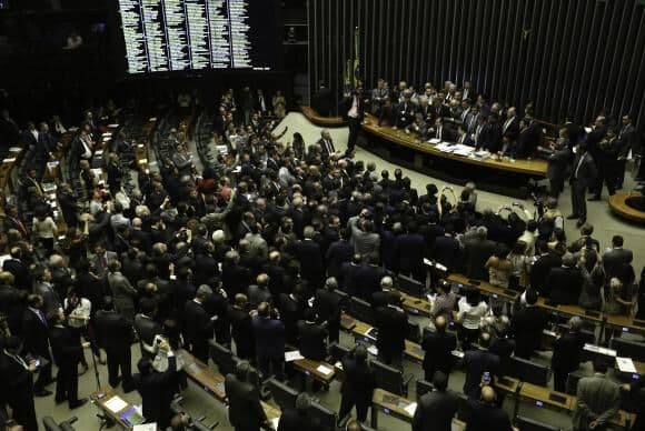 Câmara reinicia sessões dia 1º e pode votar denúncia contra Temer