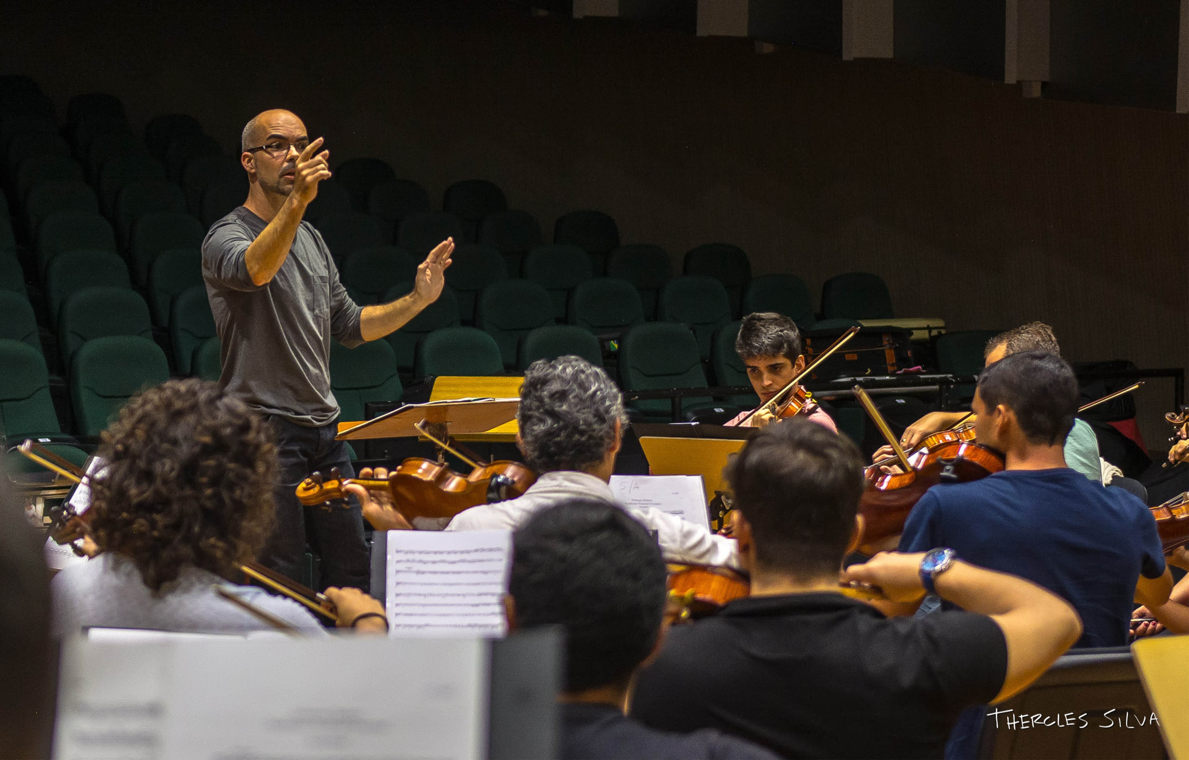 Concerto da Sinfônica têm regência do maestro Cláudio Lage e participação da soprano Carla Cury