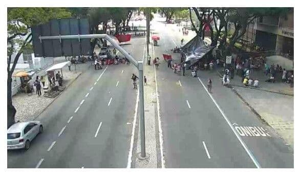 Incra se reúne com MST para negociar fim de protesto que segue interditando Epitácio Pessoa