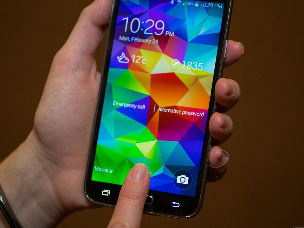 Samsung usa 40 aparelhos Galaxy S5 antigos para minerar bitcoins