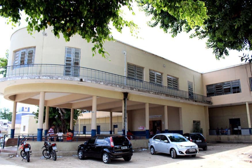 Alunos interditam trânsito durante protesto em João Pessoa