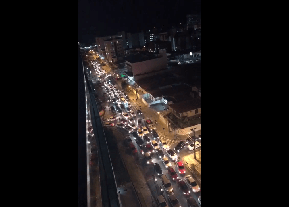 Congestionamento deixa trânsito de João Pessoa parado e motoristas reclamam nas redes sociais