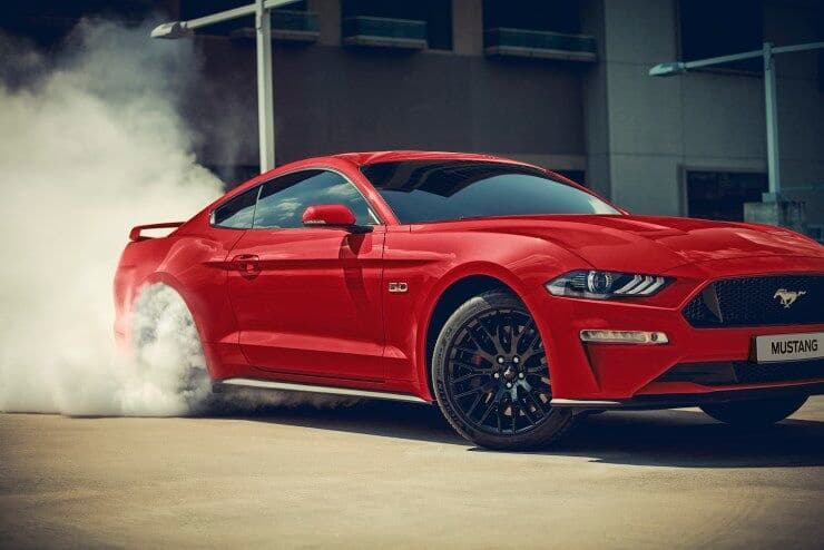 Mustang já está em pré-venda no Brasil por R$ 300 mil