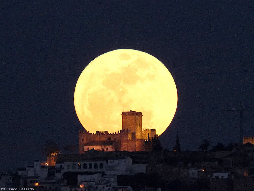 2018 começará com raro evento astronômico no céu