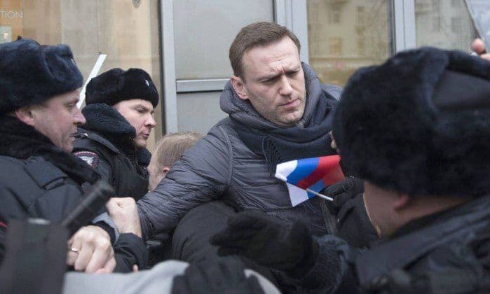 Principal opositor de Putin, Navalny é detido em protesto no centro de Moscou