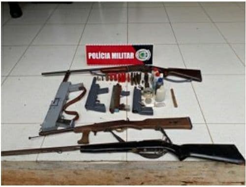 Polícia descobre fábrica de armas de fogo e recupera motos roubadas