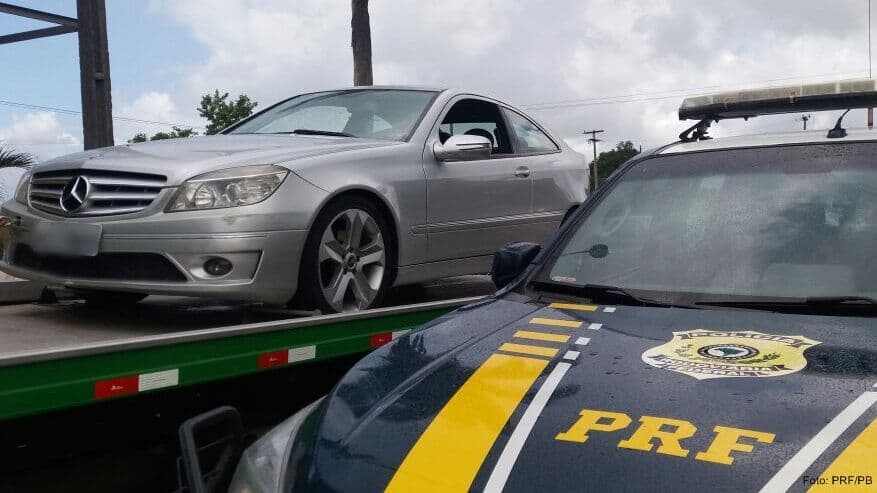 PRF recupera carro de luxo durante fiscalização na BR-101