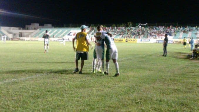 Sousa tira invencibilidade do Botafogo-PB e inverte vantagem