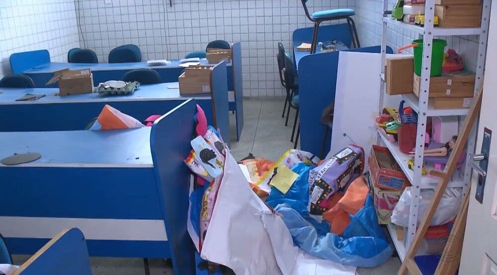 Bandidos arrombam escola pública e levam computadores, TVs, botijões de gás e merenda dos alunos