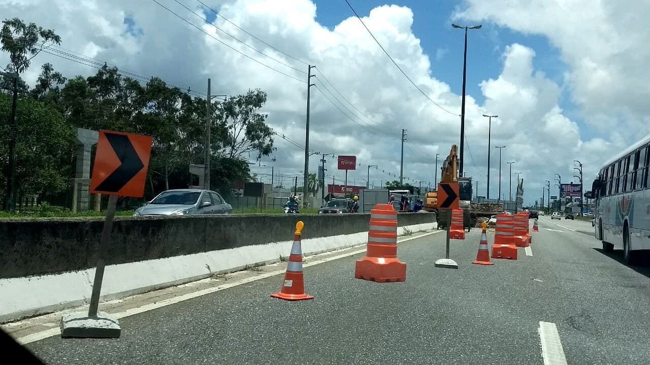 DER conclui pilar da passarela e tráfego é normalizado na BR-230