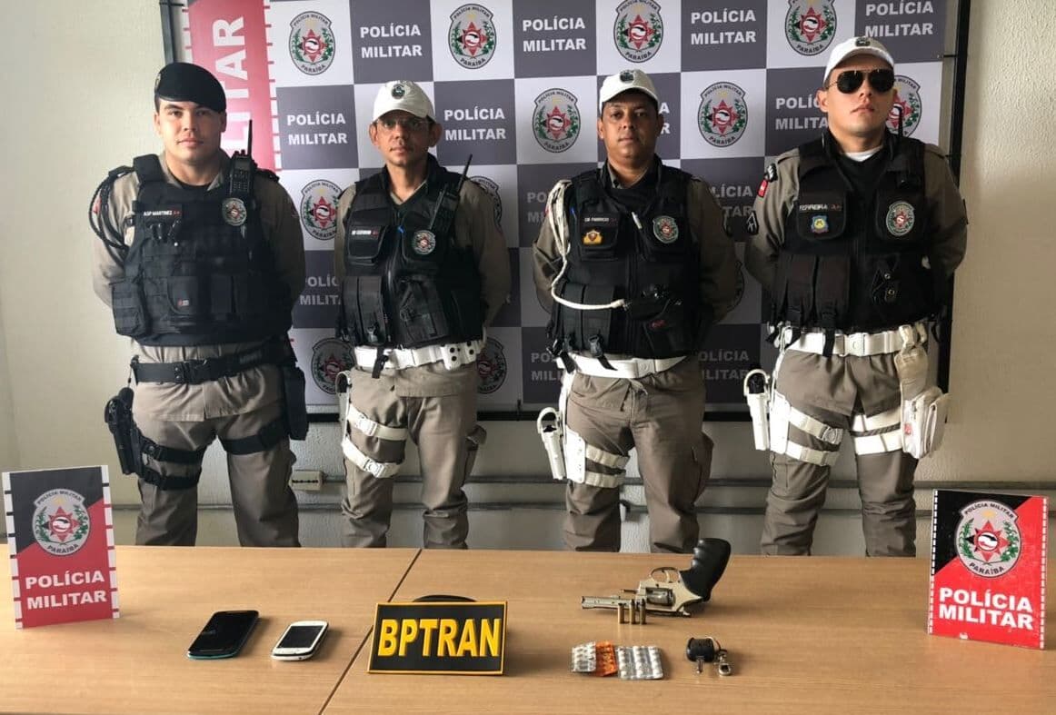 Polícia Militar apreende arma e recupera carro roubado na orla da Capital