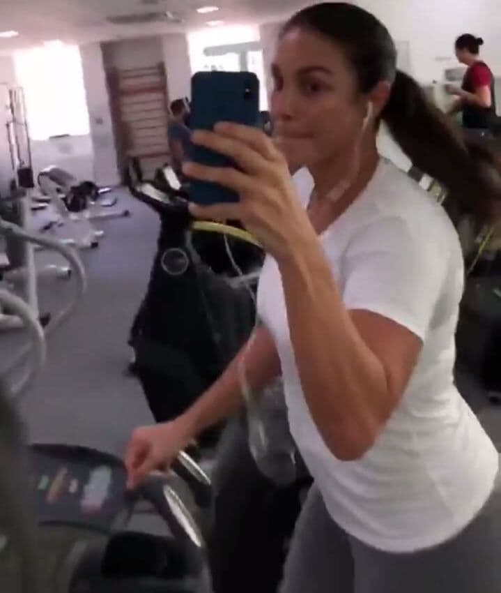 Ivete Sangalo posta vídeo em seu Instagram malhando dois meses após o parto