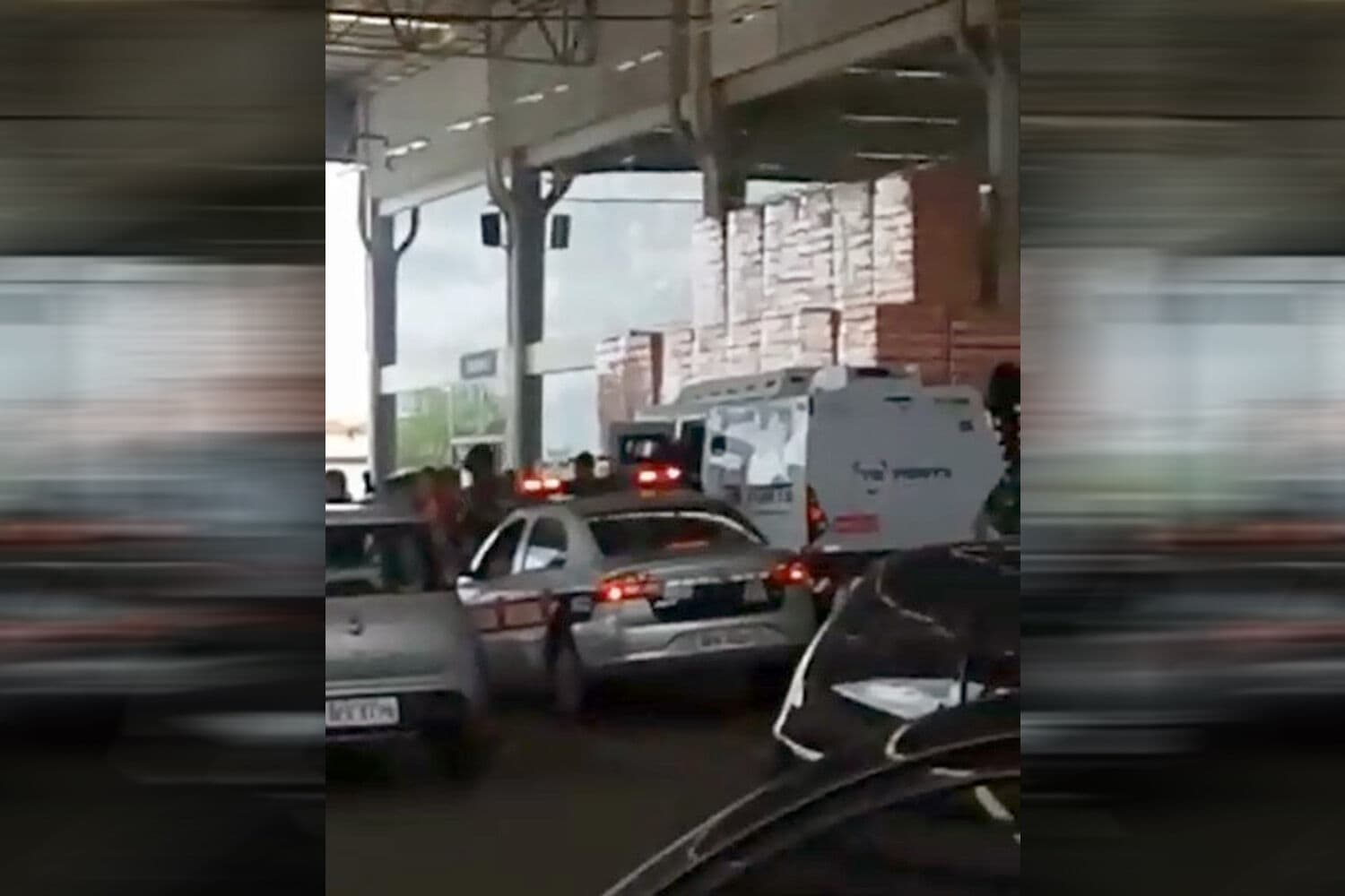 Bandidos roubam mais de R$ 500 mil de carro-forte dentro de atacadista