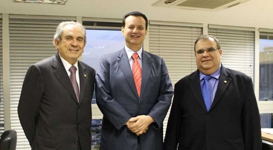 Raimundo Lira assina ficha de filiação ao PSD, em Brasília