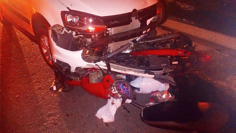Acidente entre carro e moto deixa mulher ferida em Patos