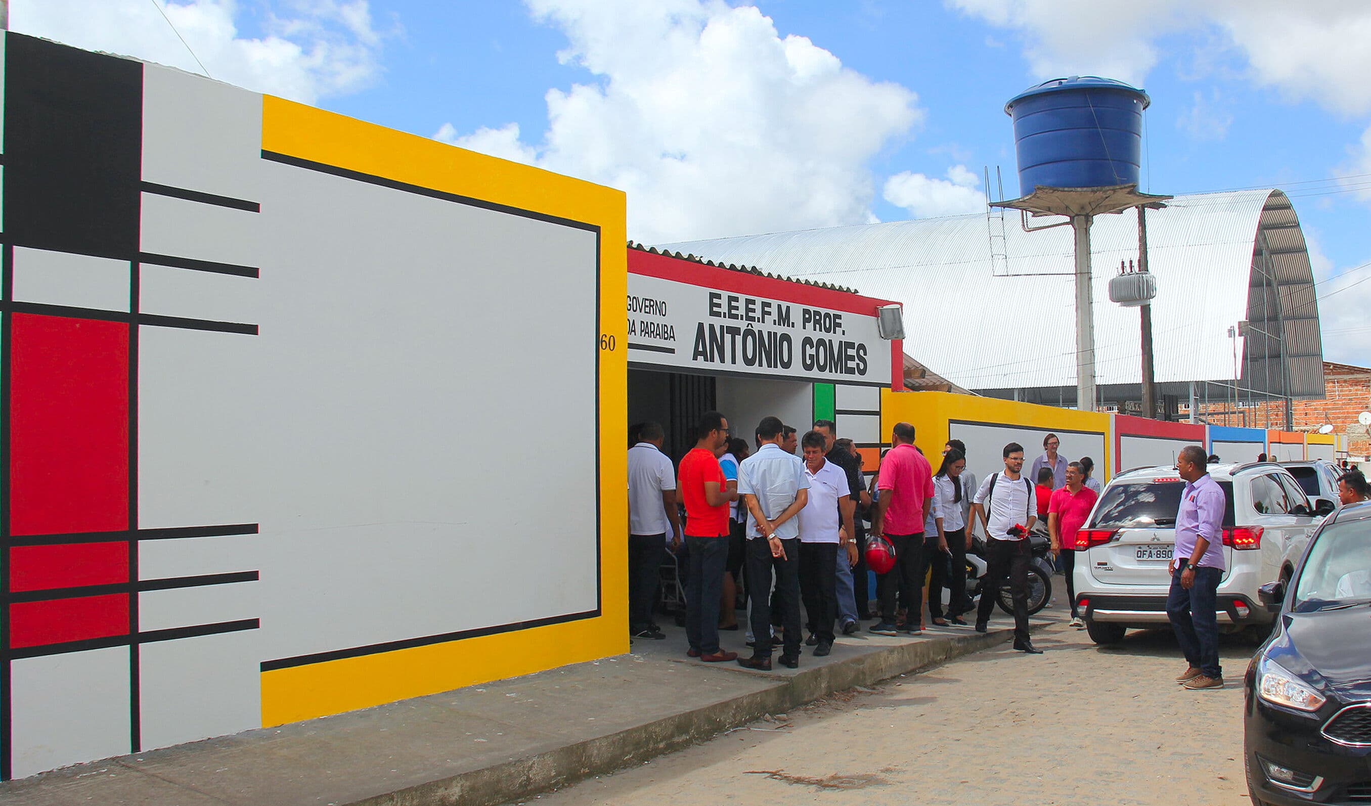 Governador entrega escola que beneficia mais de 1.500 alunos