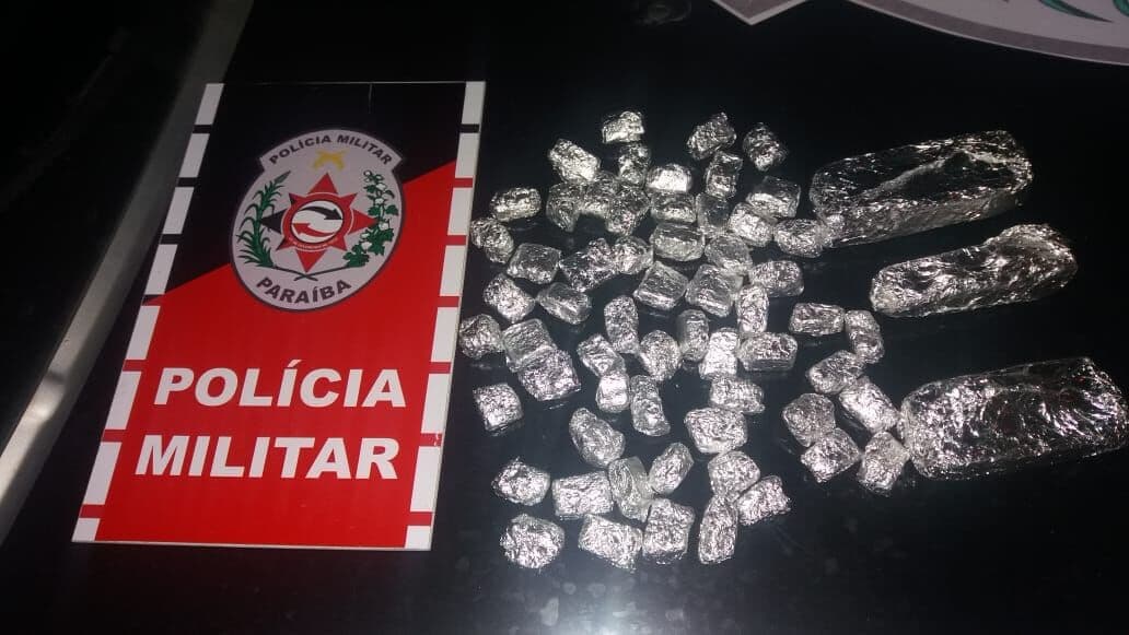Maconha é encontrada após rondas da Polícia Militar dentro de veículo no Cristo