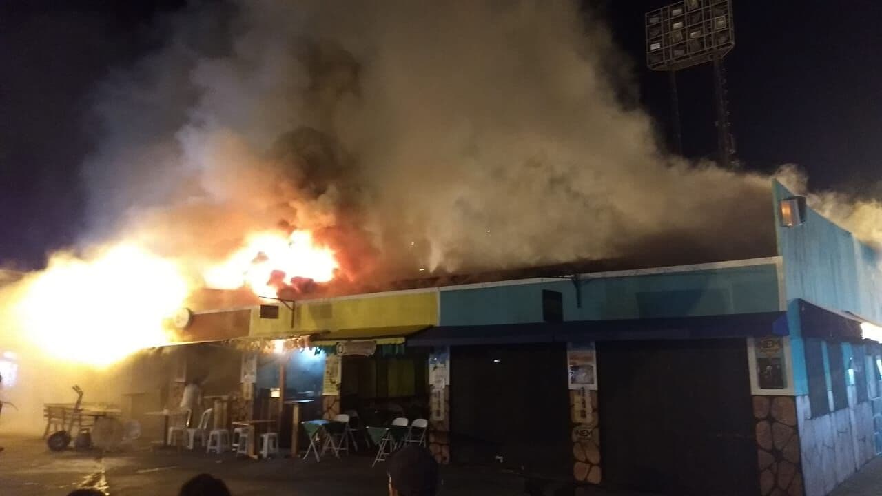 Incêndio de grandes proporções atinge Parque do Povo em Campina Grande