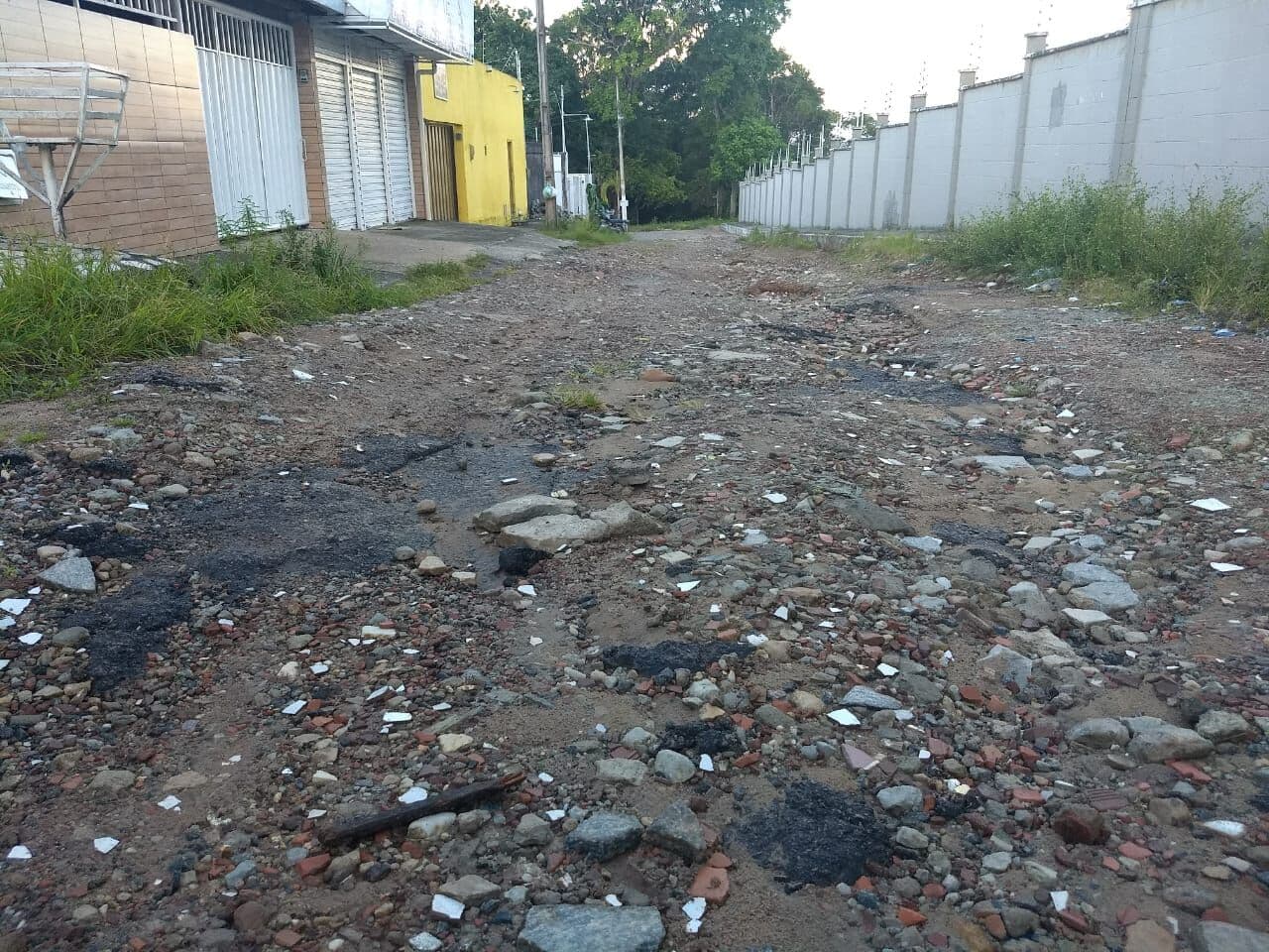 Ex-prefeito de Catingueira e duas empresas são condenados por sobrepreço em calçamento e pintura de meio-fio