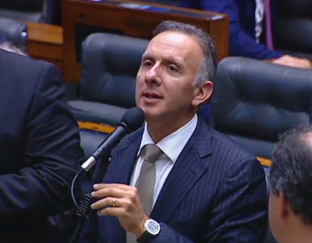 Aguinaldo Ribeiro comemora aprovação de emenda que institui a tarifa social a famílias de baixa renda