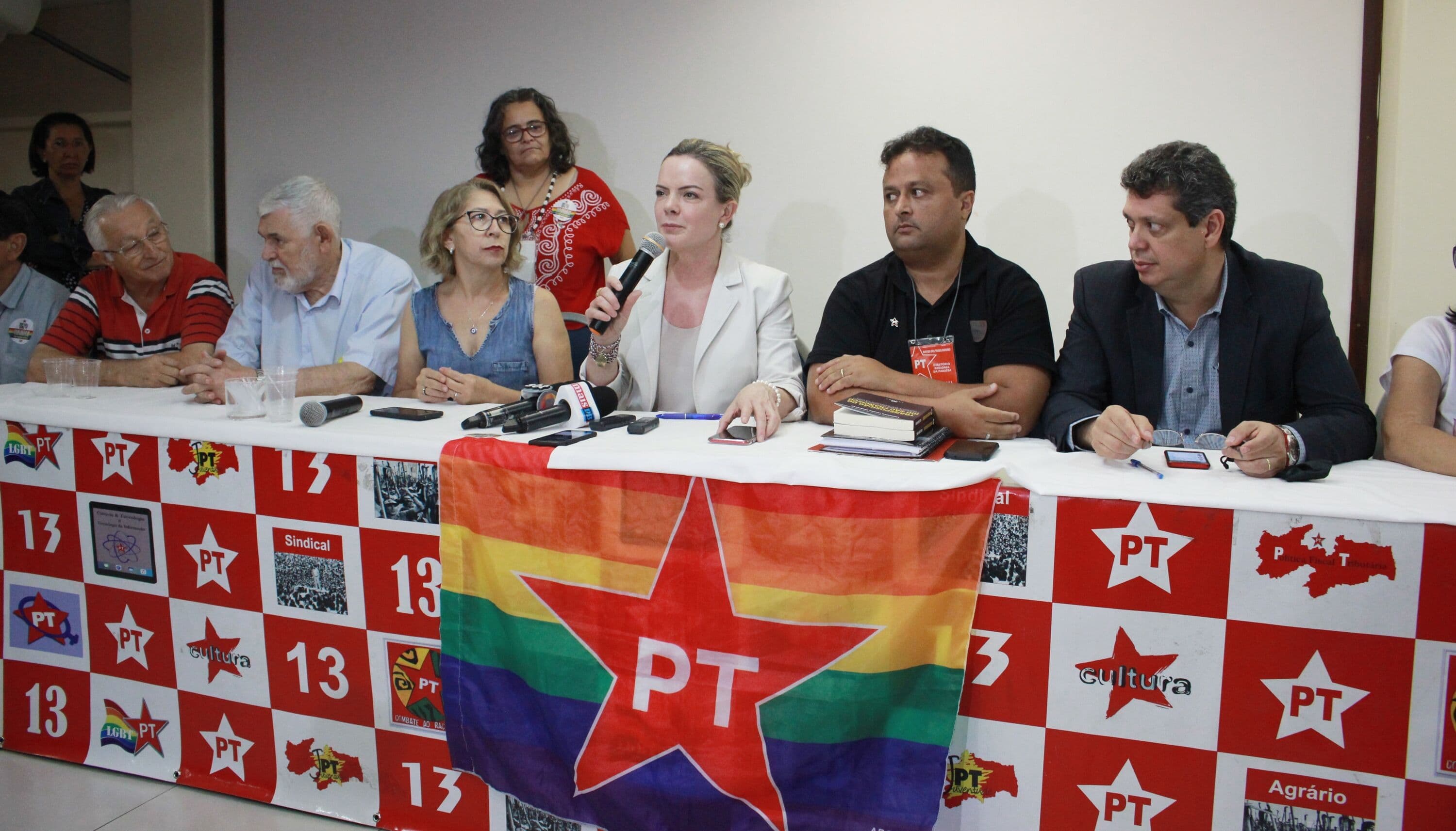 Gleisi diz que a conversa do PT é com o PSB e ignora os partidos que compõem com ele na PB