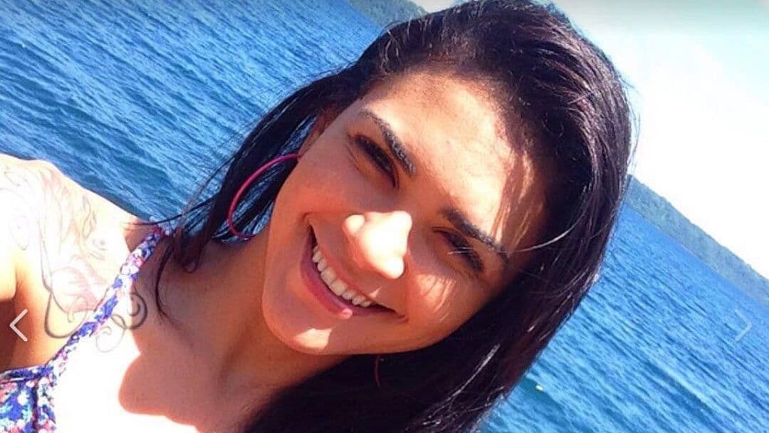 Estudante brasileira fuzilada na Nicarágua recebe diploma e título de médica