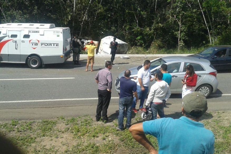 PM faz cerco em casa para prender bandidos que explodiram carro forte na Paraíba
