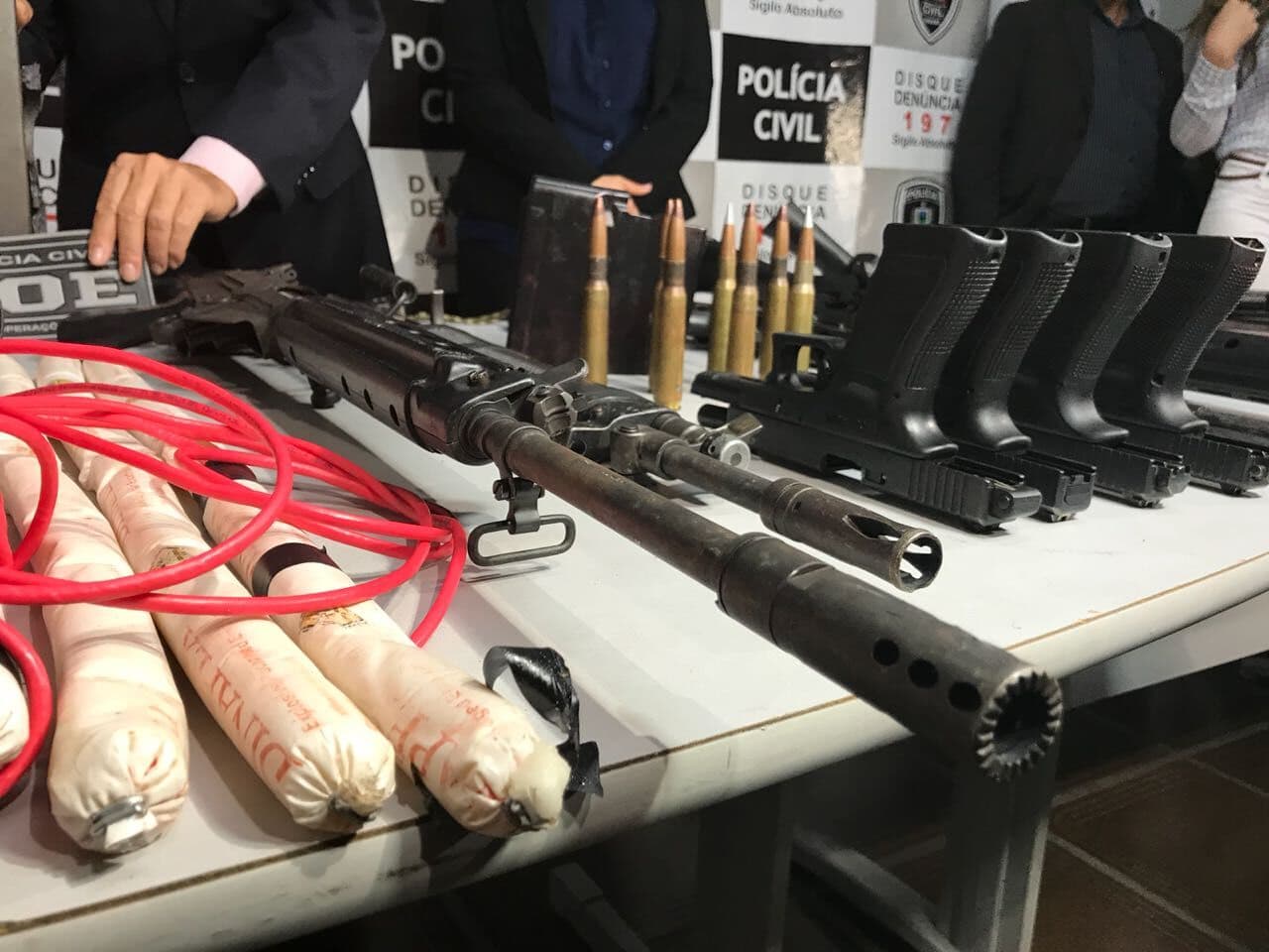Bandidos que explodiram carro forte não conseguiram roubar dinheiro do veículo