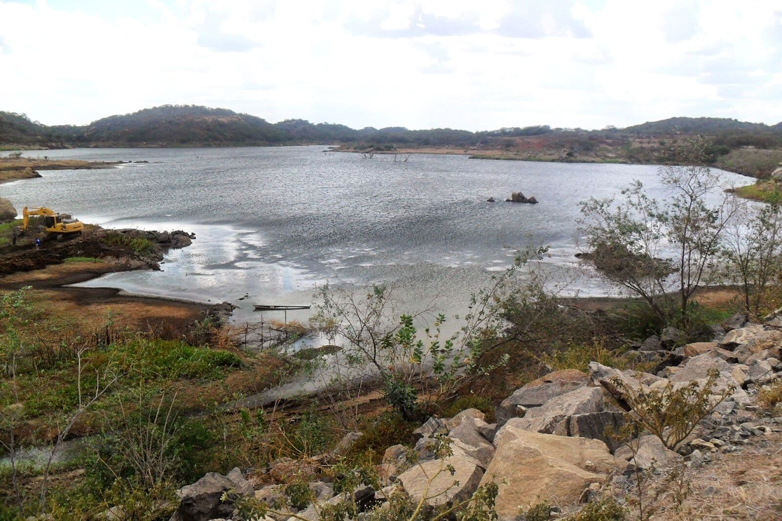 MTE detecta falhas na reforma do açude de Camalaú e embarga obra