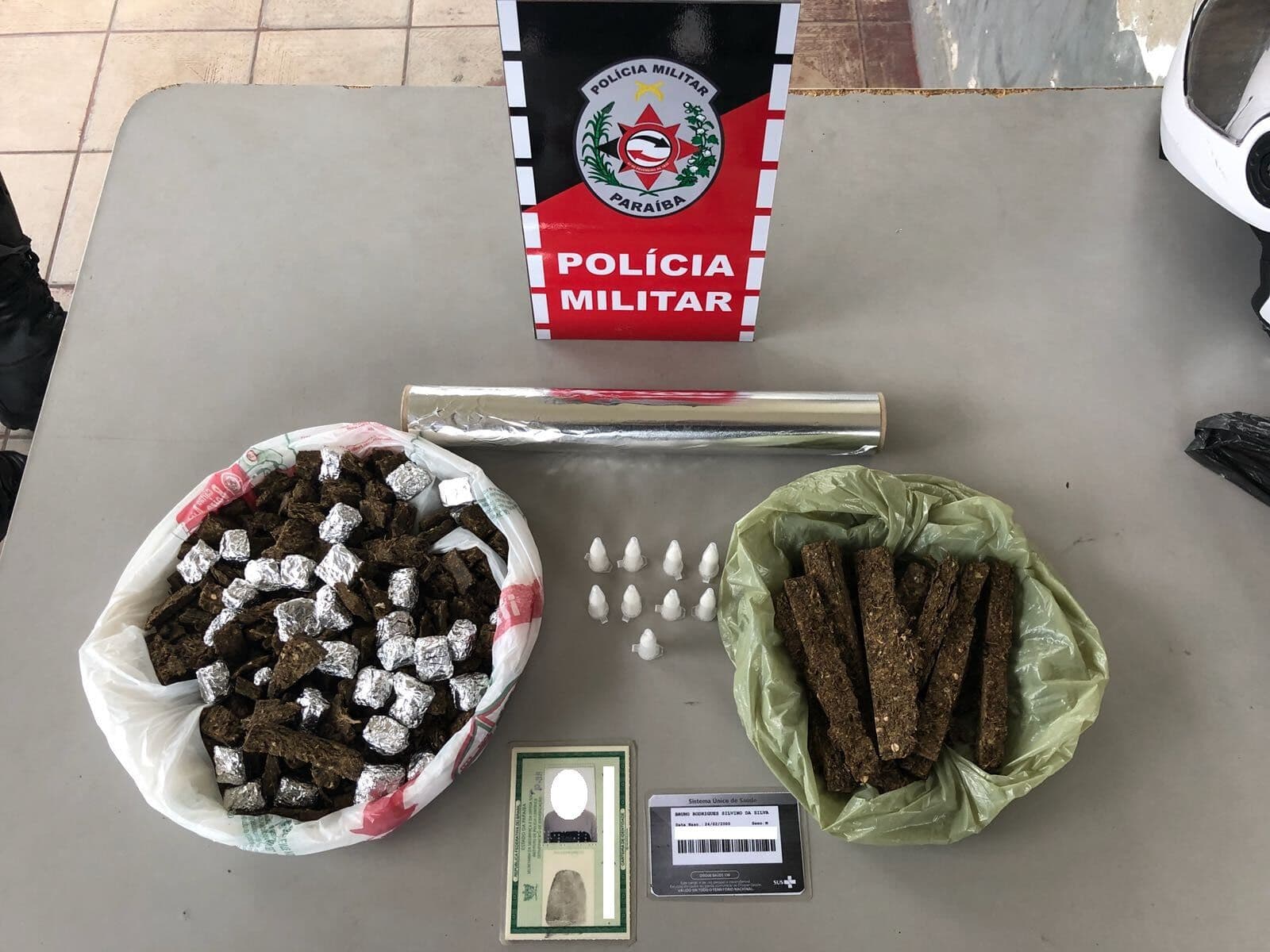 Polícia apreende adolescentes e prende homem suspeito de tráfico de drogas na zona sul da capital