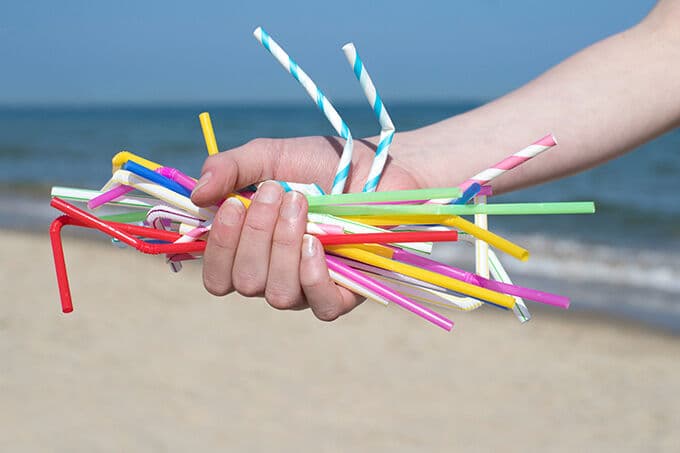 Entidade pressiona vereadores para que proíbam uso de canudos em João Pessoa