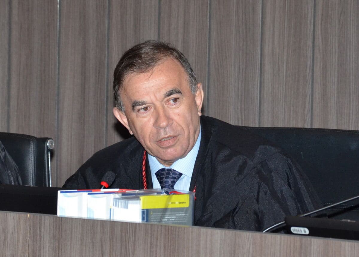 Desembargador Carlos Beltrão toma posse como membro efetivo do TRE-PB