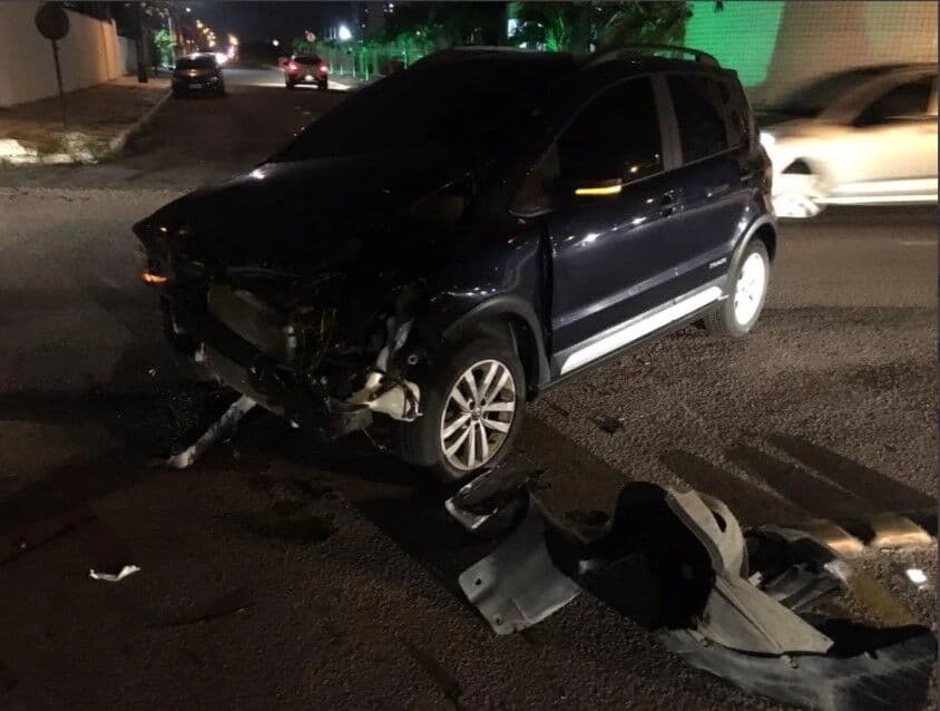 Colisão entre veículos deixa gestante ferida no bairro do Bessa