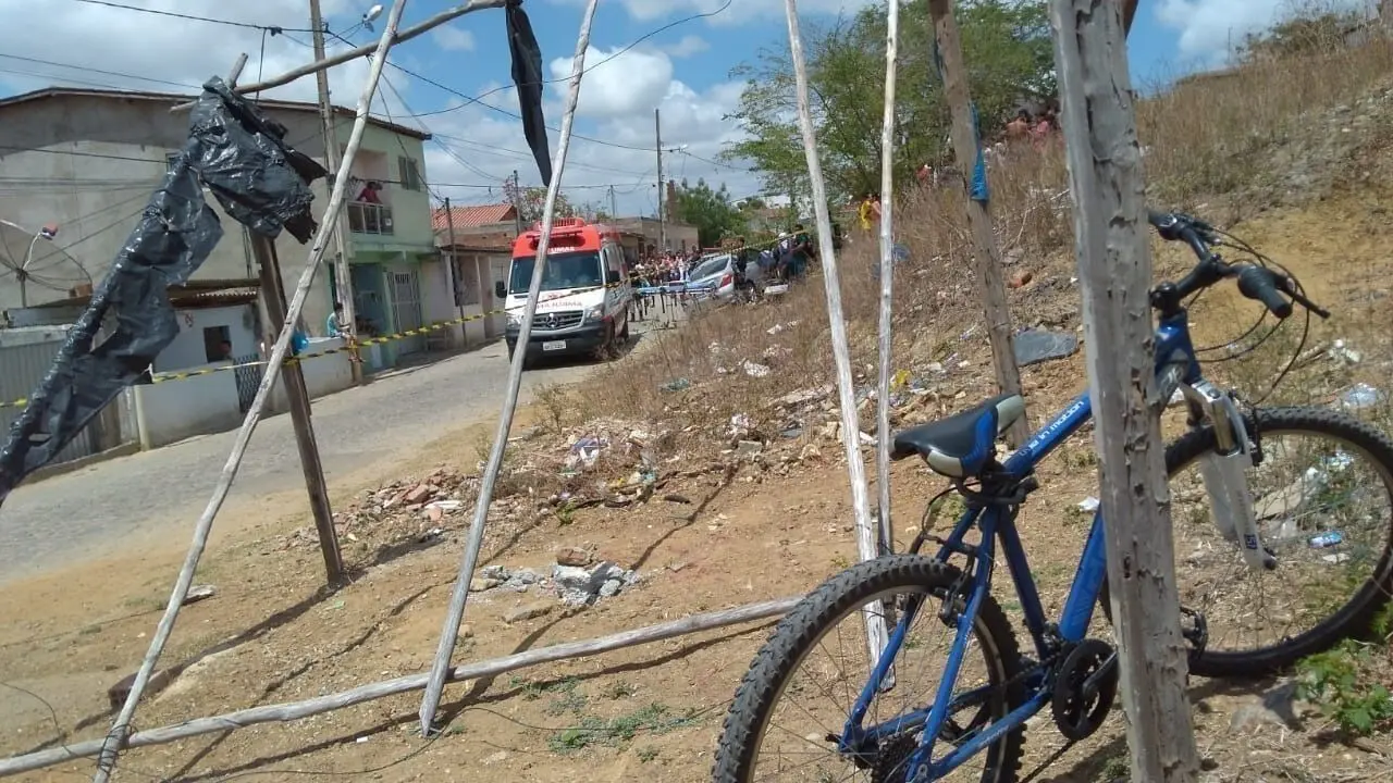 Homem é morto a tiros dentro de Lava Jato no Pedregal em Campina Grande