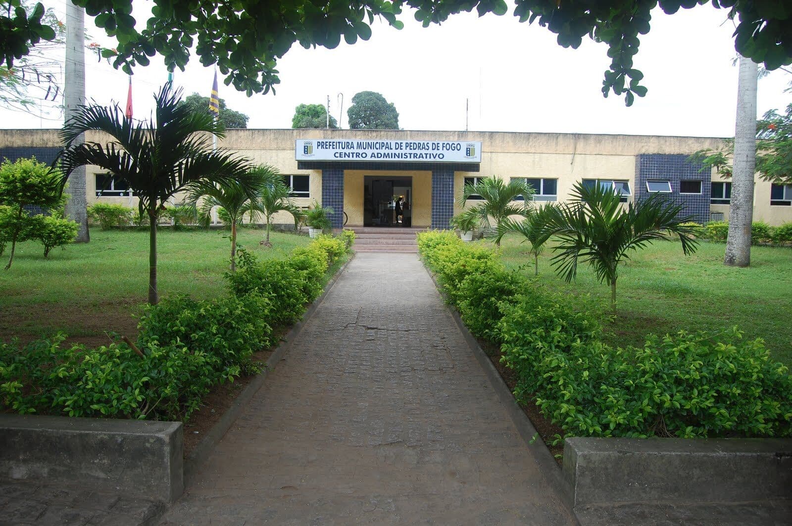 Prefeitura de Pedras de Fogo divulga edital de concurso com 121 vagas de emprego