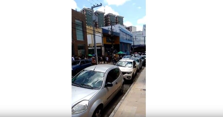 Estudantes fazem longa fila para cadastro da biometria facial e Sintur-JP amplia atendimento