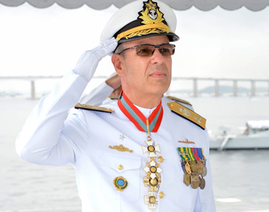 Bolsonaro anuncia almirante de esquadra Bento Costa Lima como ministro de Minas e Energia