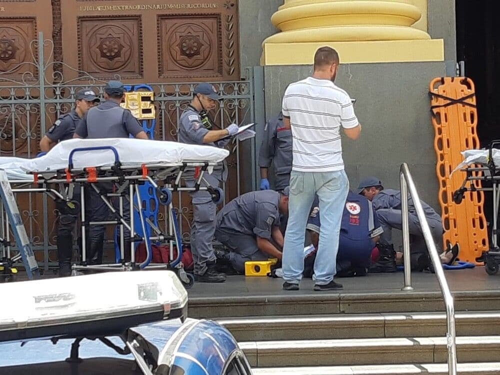Homem invade missa, mata fiéis e comete suicídio na Catedral de Campinas