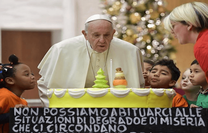 Papa Francisco faz 82 anos e ganha festa de aniversário de crianças