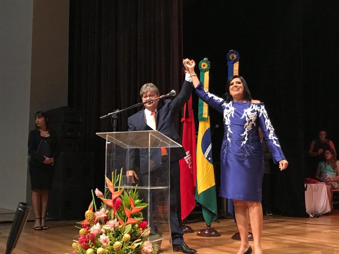 João Azevêdo e Lígia Feliciano tomam posse na Capital, no Teatro Pedra do Reino
