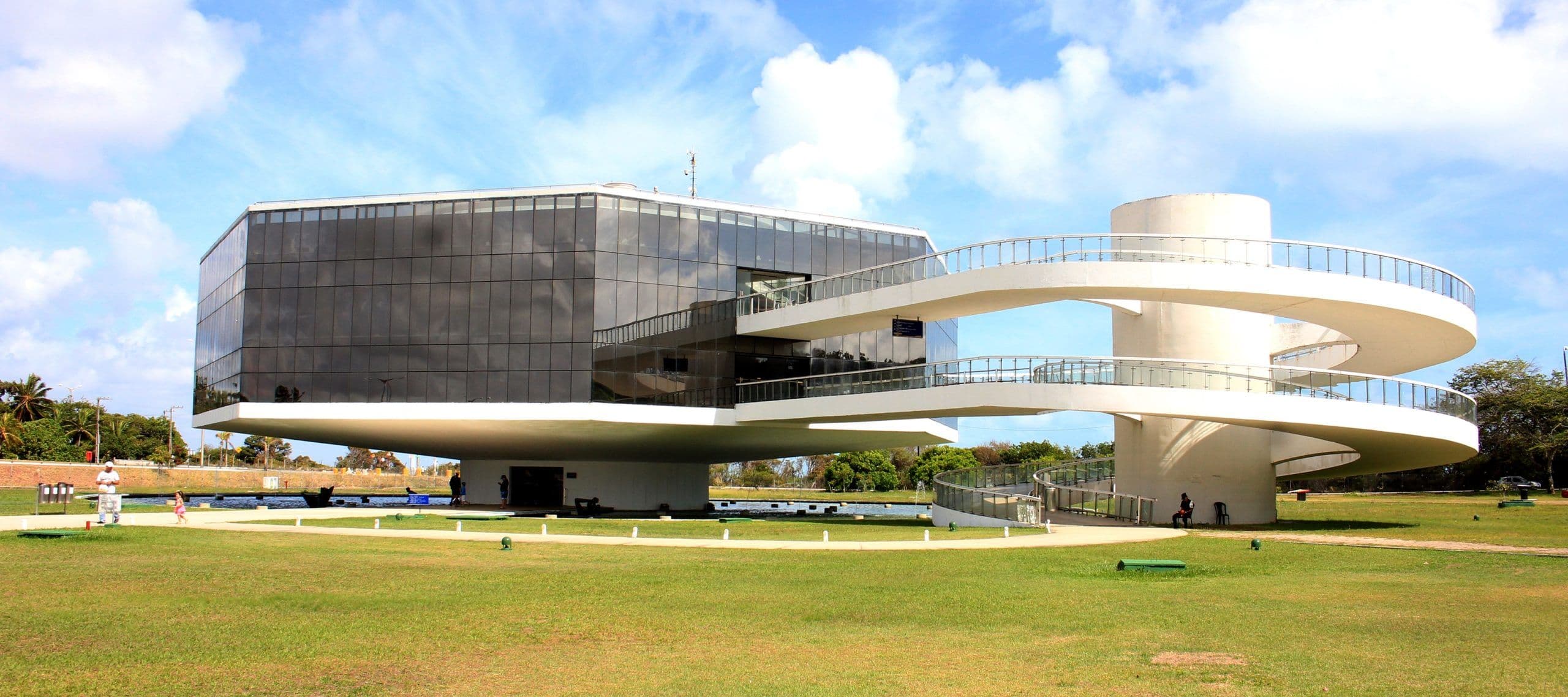 Abandono deixa Estação Ciência há duas semanas sem energia e dois anos sem mirante