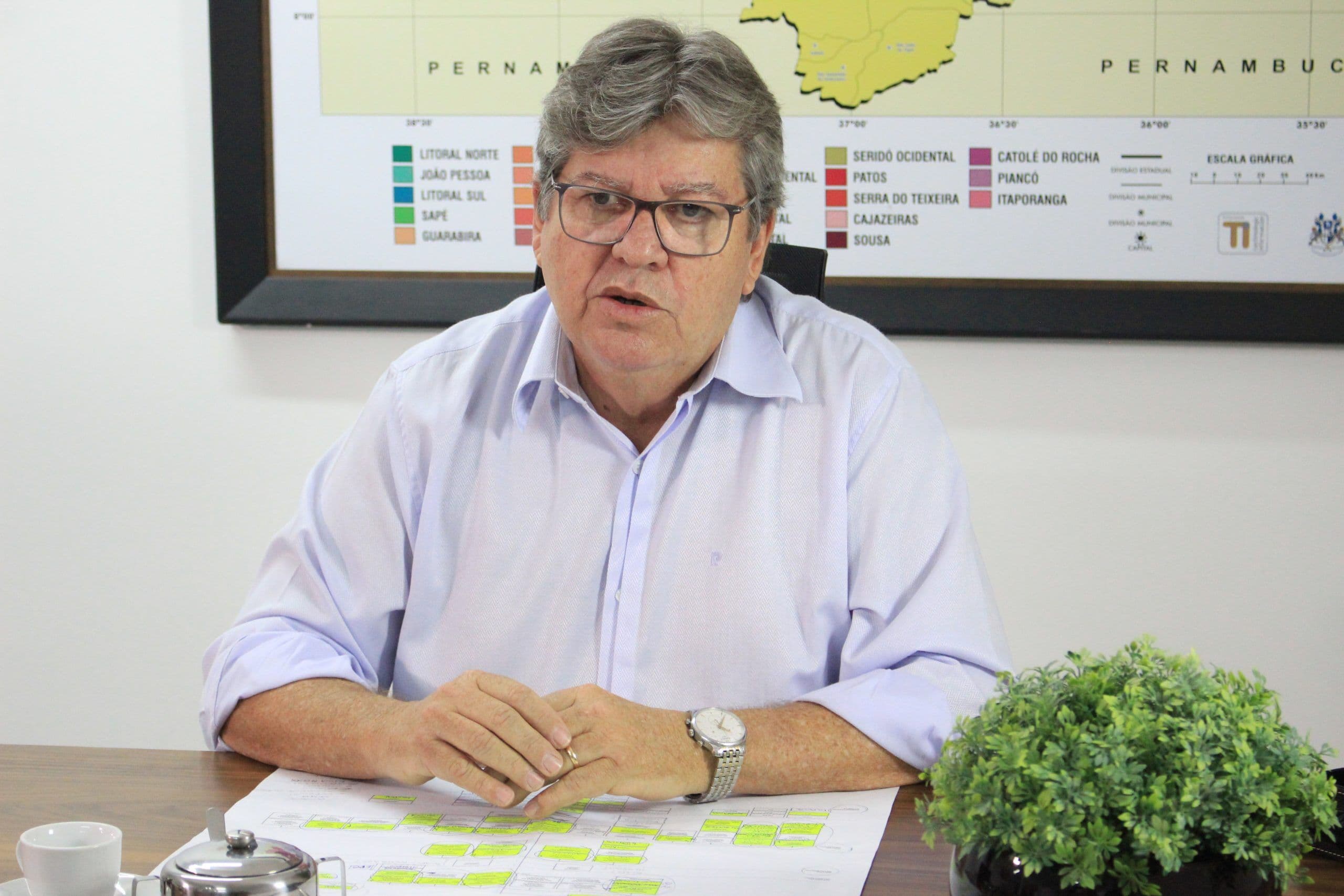 João Azevêdo estreia programação do 'Fala, governador' nesta segunda-feira