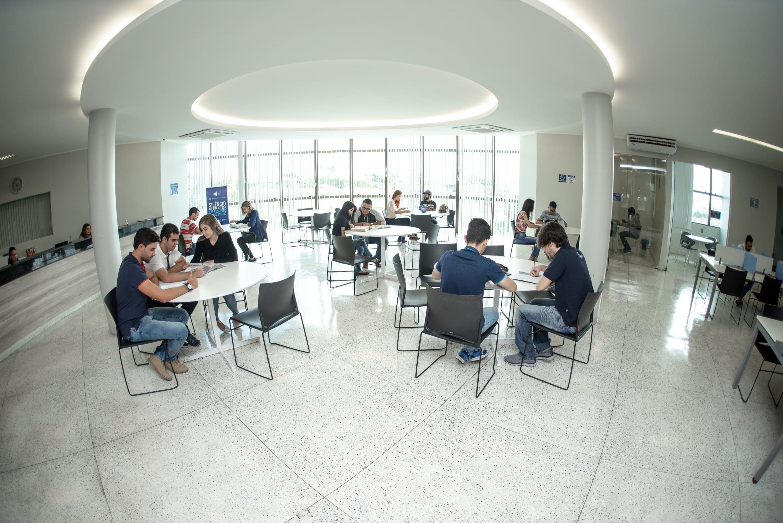 Unifacisa abre seleção para vagas de estágio e de emprego