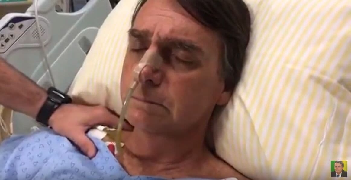 Bolsonaro tem quadro estável e se emociona em transmissão ao vivo do hospital