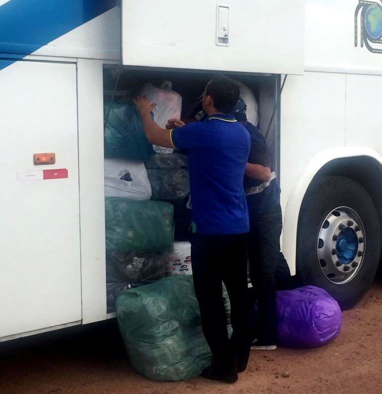 Auditores da PB e RN encontram mercadorias irregulares em ônibus na divisa entre os estados