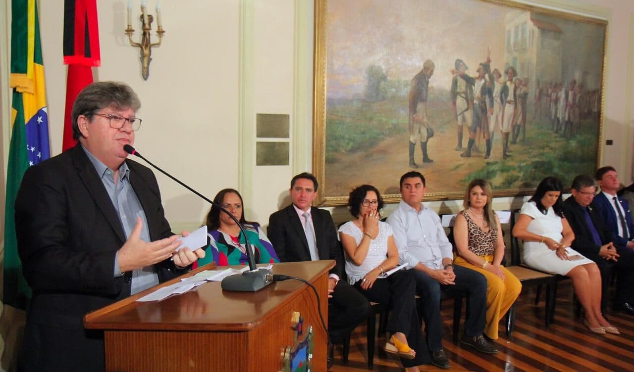 João diz que permanência da Cruz Vermelha em contratos com Estado depende do relatório da intervenção