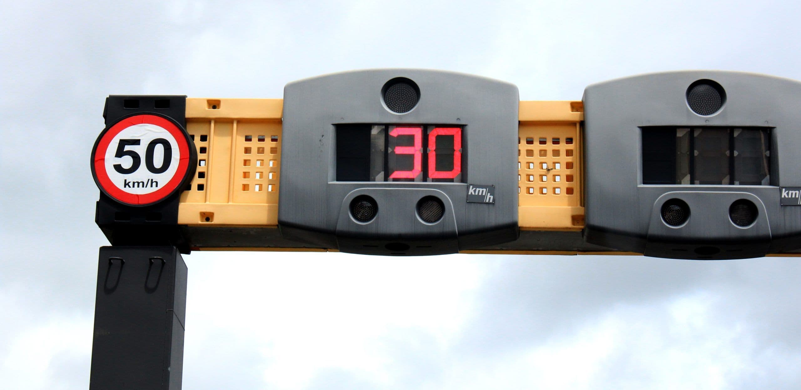 Dnit diz que vai seguir orientações de Bolsonaro de acabar com lombadas eletrônicas e rever contrato da PB